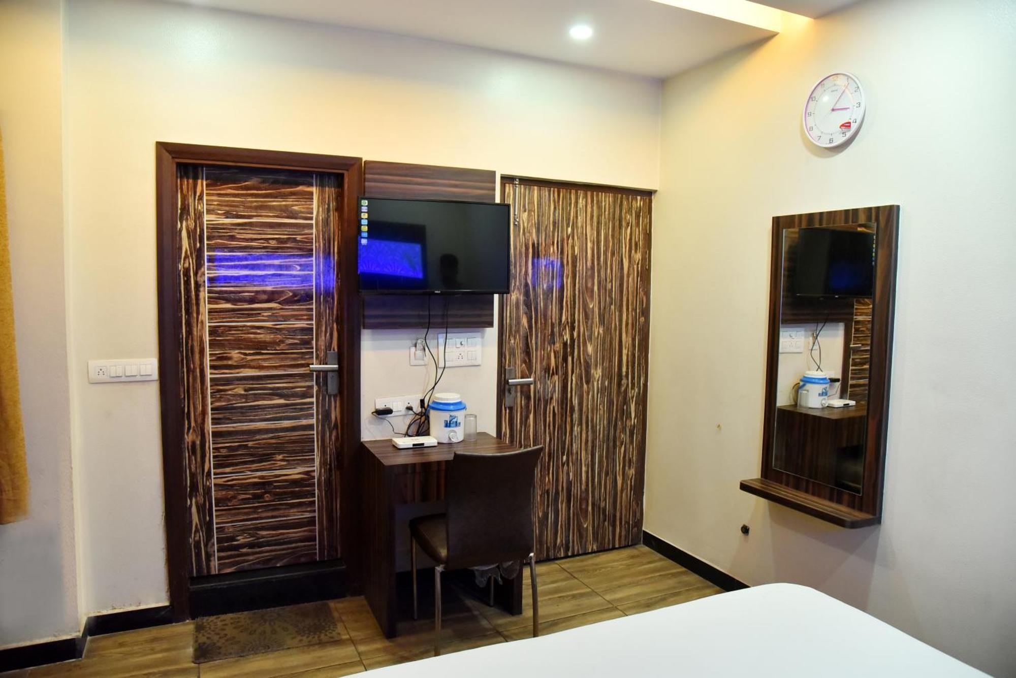 Hotel Midtown & Restaurant Jhunjhunu 外观 照片
