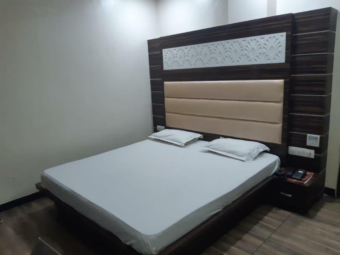 Hotel Midtown & Restaurant Jhunjhunu 外观 照片